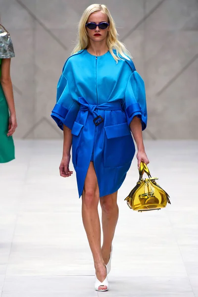 Look 10